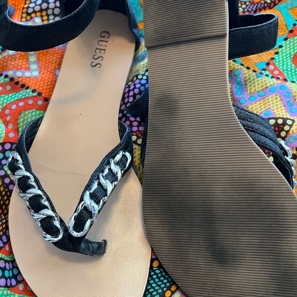 Guess sandals size 8 - Picture 3 of 5